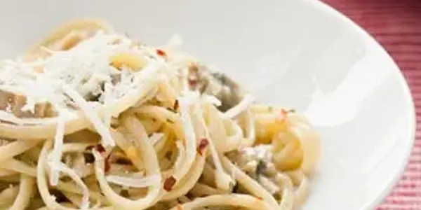 Linguinis à l’ail et aux fines herbes 