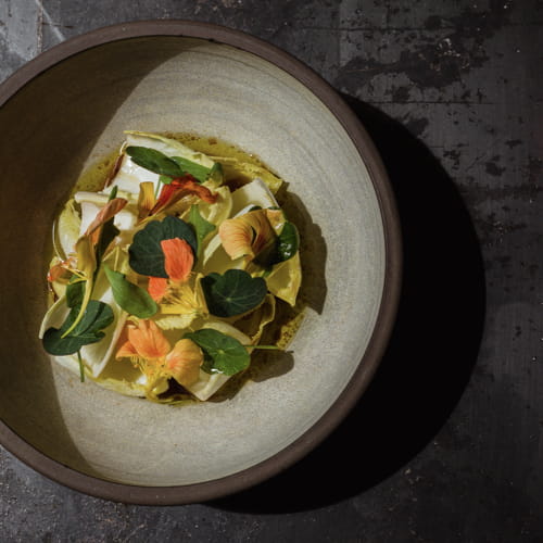 Homard poché accompagné d’endives et de