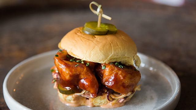 SANDWICH AUX CREVETTES ET À LA SAUCE BBQ KENTUCKY