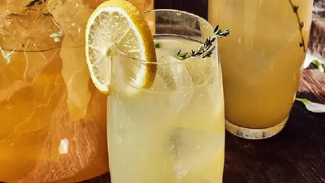 Elderflower Lemonade a la Provence