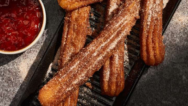 Churros maison et sauce gochujang à l’ananas 