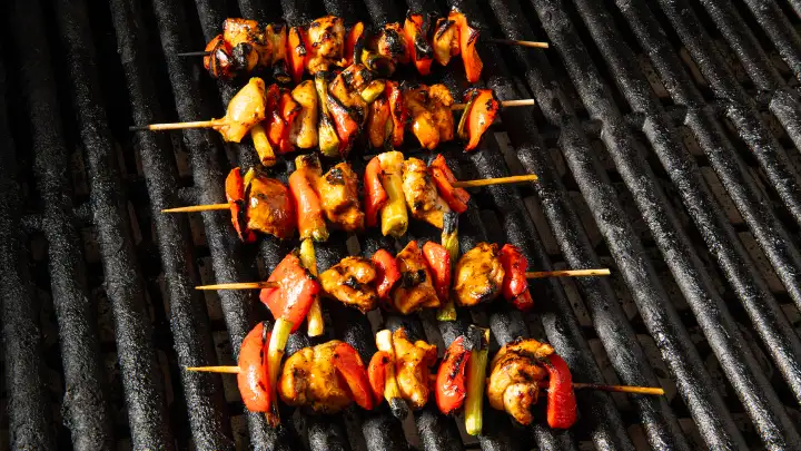 Brochettes de poulet jerk habanero et mangue