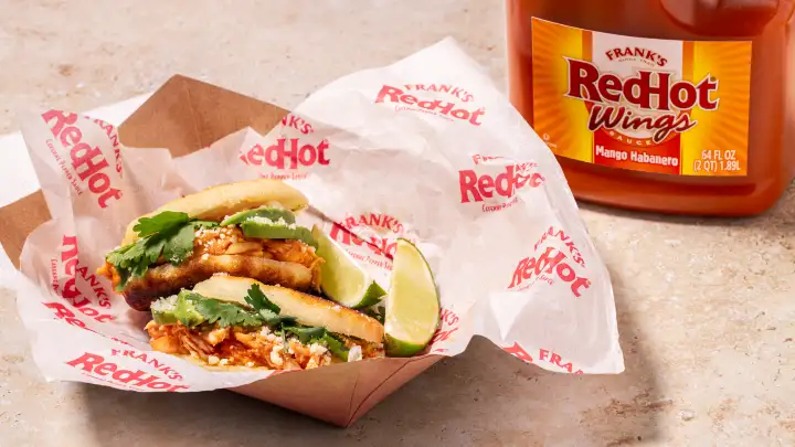 Arepas de poulet effiloché habanero et mangue